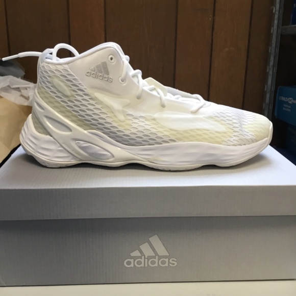 Size 9 White Adidas Exhibit A Mid basketball shoes main image 7